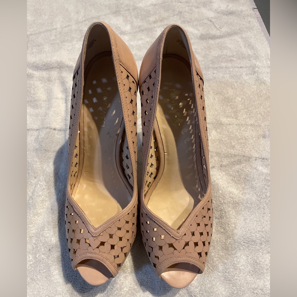 Nine West laser cut heart ESTATE PEEP TOE PUMPS Beige Size 8 1/2